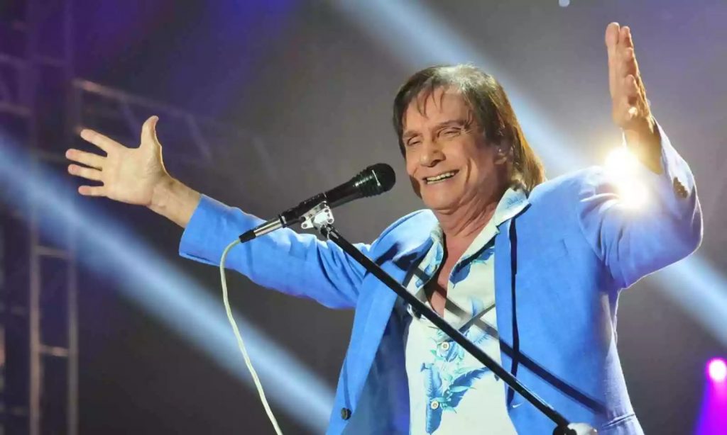 Roberto Carlos faz show especial para devotos do Pai Eterno, na Festa de Trindade