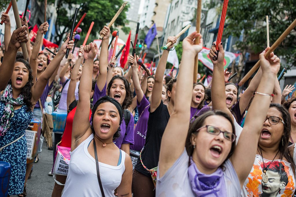 Goiás tem 122 mil mulheres a mais do que homens