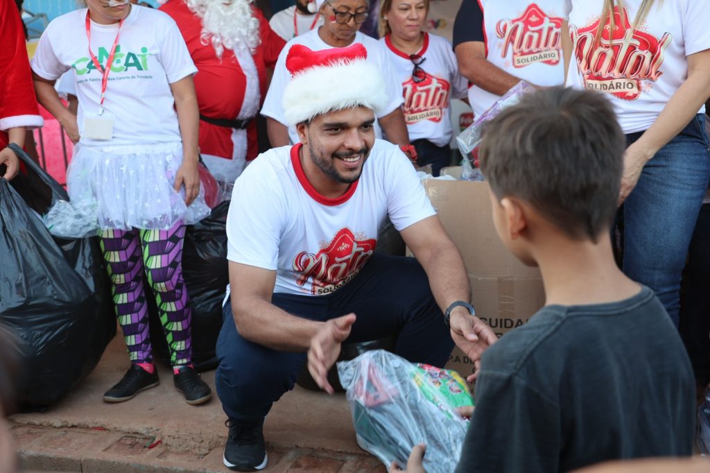 Prefeitura de Trindade entrega 3 mil brinquedos em mais uma edição do Natal Solidário