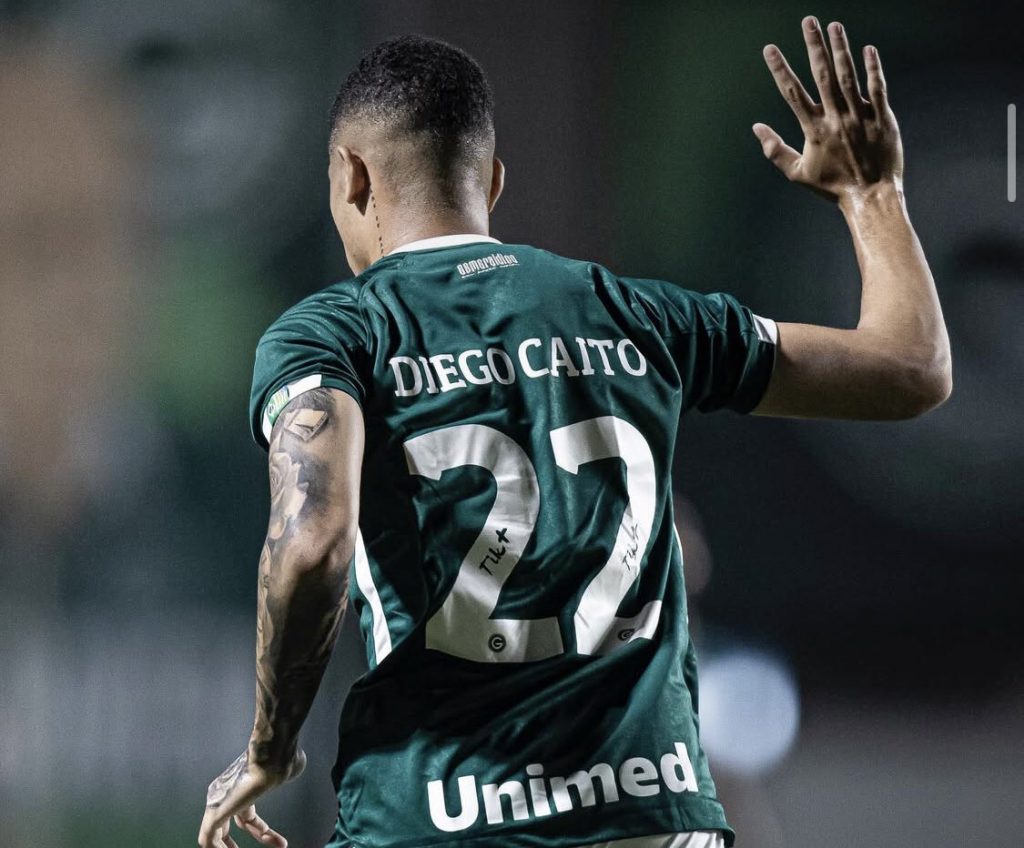 Goiás vence o Operário-PR fora de casa e termina rodada dentro do G4 no Brasileiro