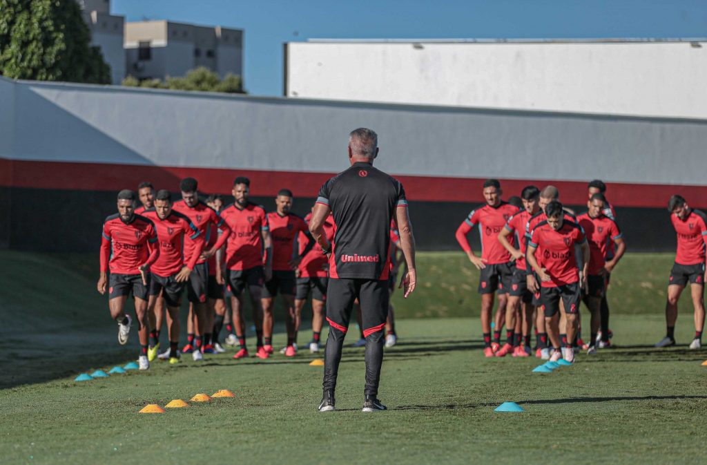 Avaí x Atlético-GO e Goiás x Coritiba, são os jogos dos goianos neste sábado
