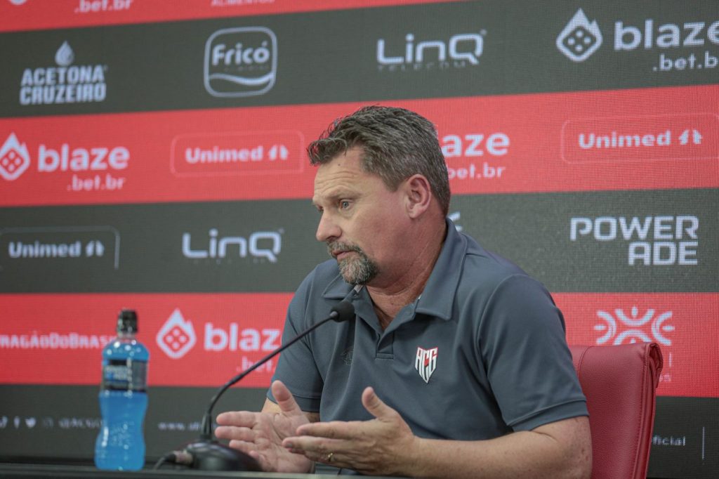 Atlético-GO enfrenta a América-MG, hoje a noite em Belo Horizonte