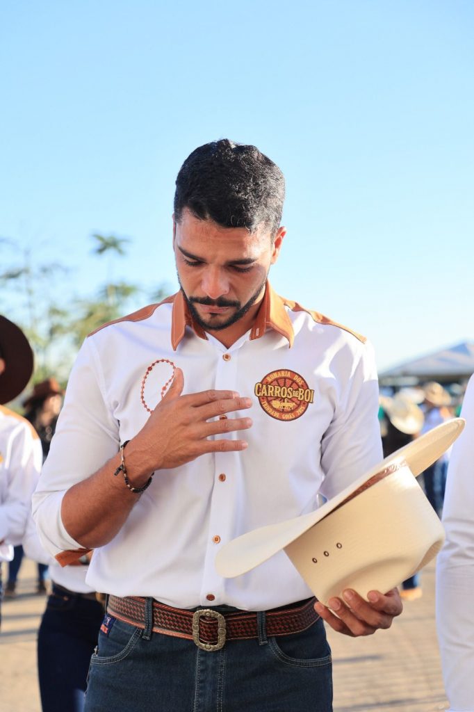 Em desfile histórico, Trindade reúne 432 carros de bois na Romaria do Divino Pai Eterno nesta quinta-feira