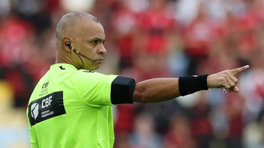 Goiano Wilton Pereira Sampaio é indicado ao prêmio de melhor árbitro do mundo