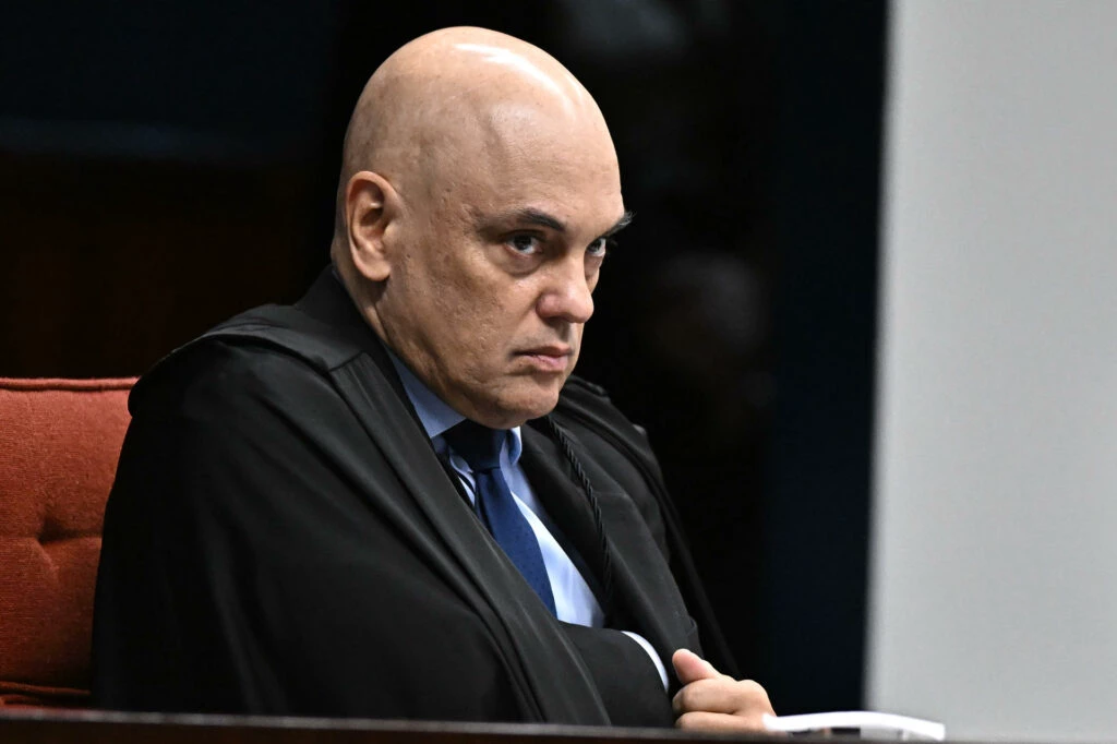 Moraes anula decisão da Câmara e retira mandato de Zambelli