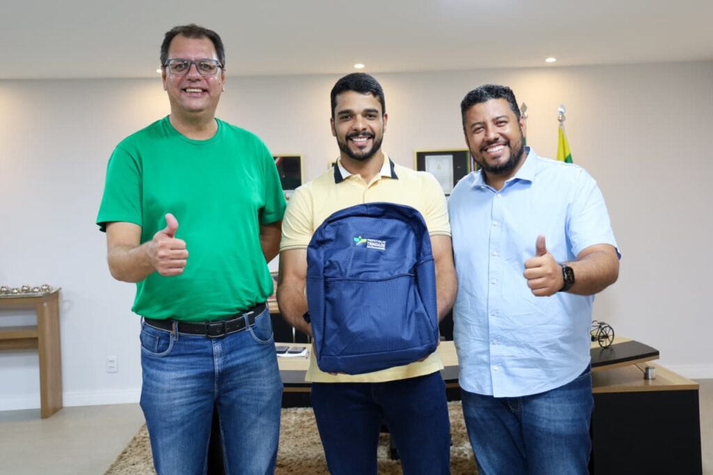 Marden Júnior e Cristiano Galindo fortalecem educação com entrega de kits escolares