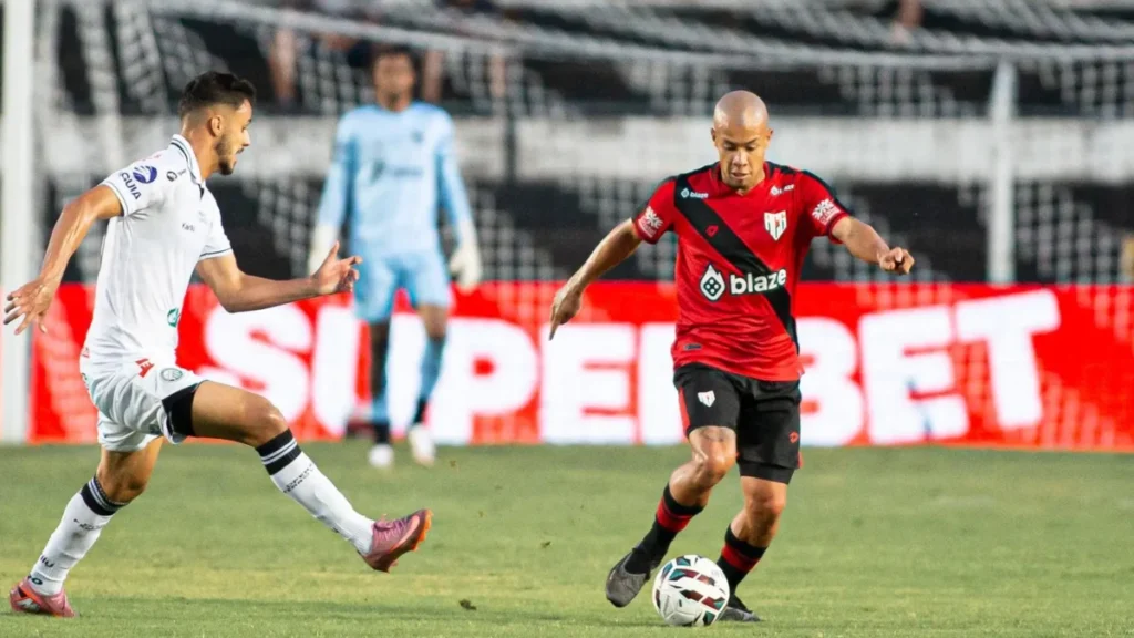 Atlético-GO joga mal, perde na estreia e presidente cobra reação imediata