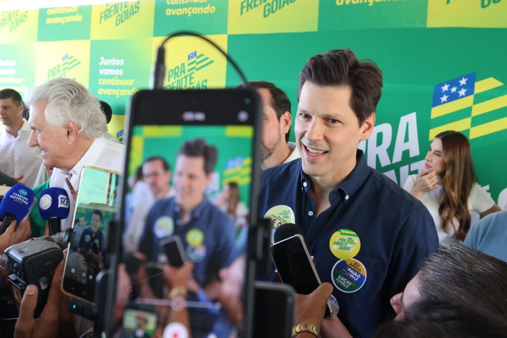 Trindade reúne mais de 10 mil pessoas e encerra ciclo do “Pra Frente Goiás”; BLOG RICARDO LIMA acompanha evento de perto