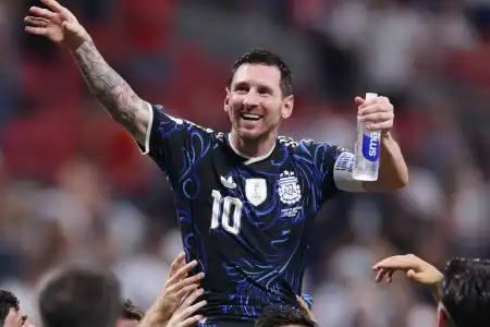 Argentina busca virada nos acréscimos, elimina a Inglaterra e vai à final da Copa do Mundo